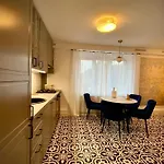 Cloos - Elegant With Panoramic View アパート