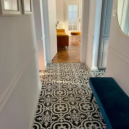 Cloos - Elegant With Panoramic View *