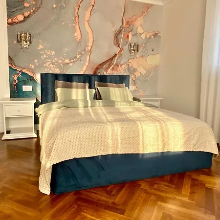 Cloos - Elegant With Panoramic View