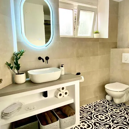 Cloos - Elegant With Panoramic View