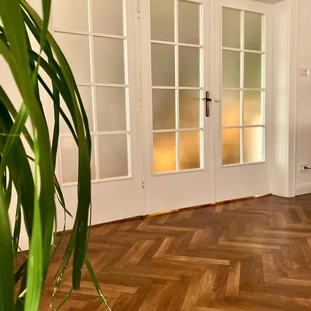 Cloos - Elegant With Panoramic View