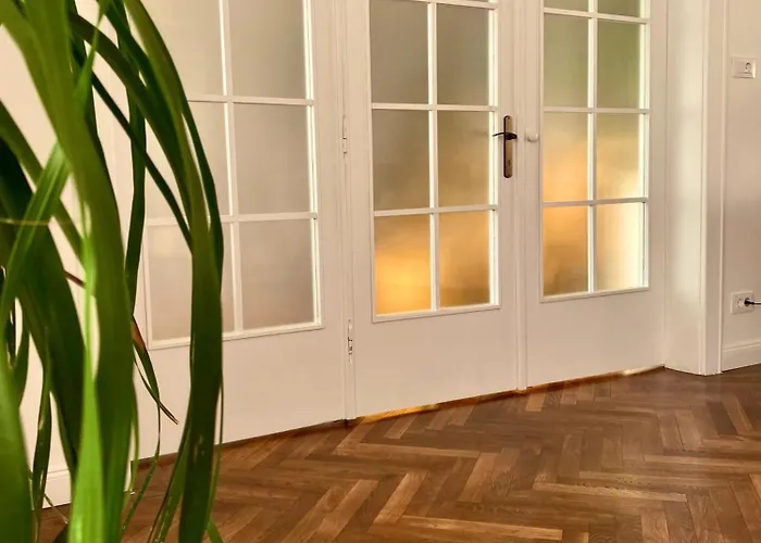 Cloos - Elegant With Panoramic View